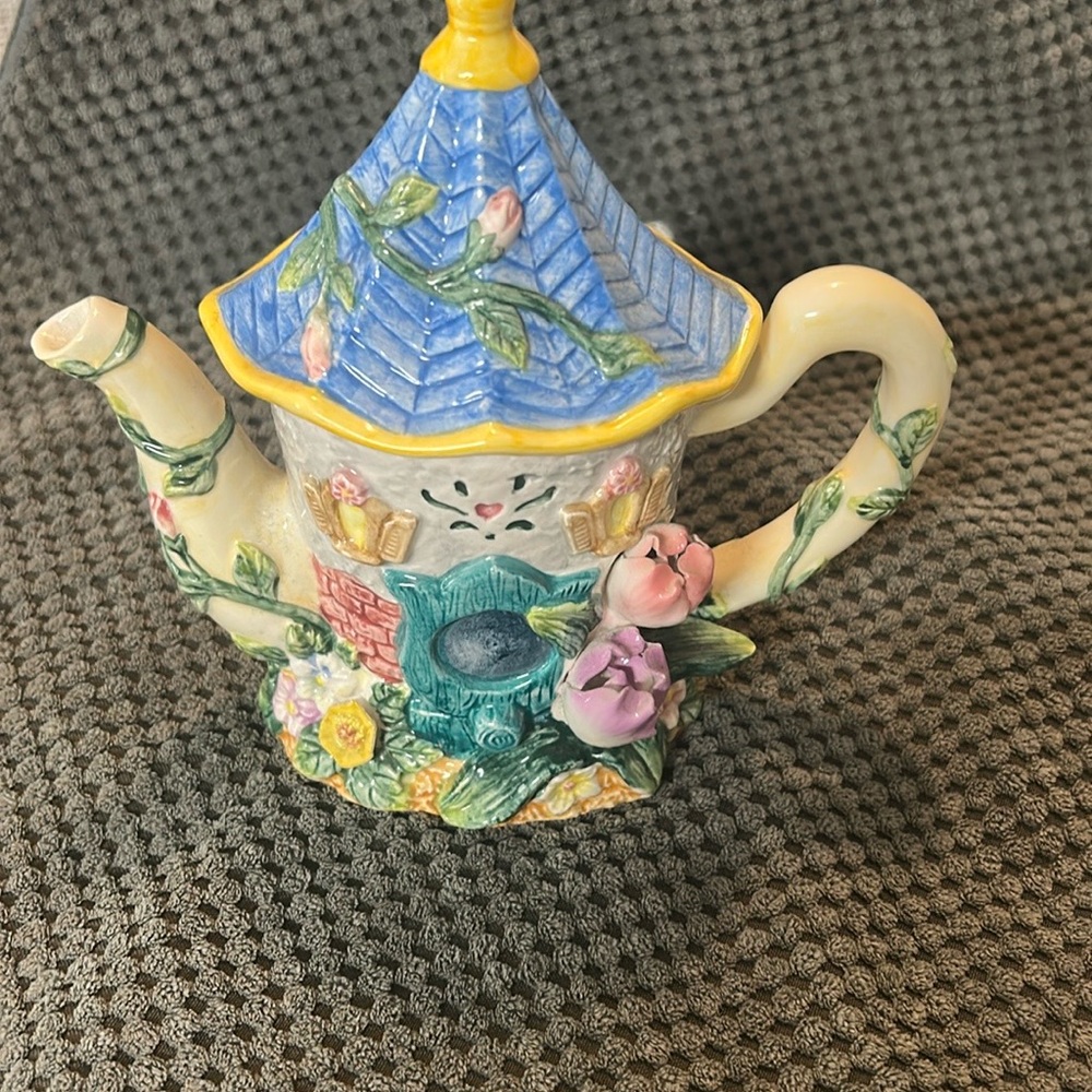 Charming Cottage Teapot with Floral Accents - Picture 5 of 12